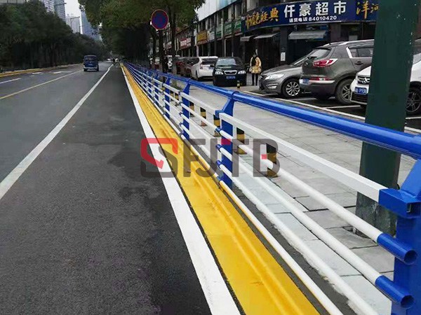 邊緣護(hù)欄